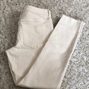 NEW! Size 4 universal thread white skinny jeans